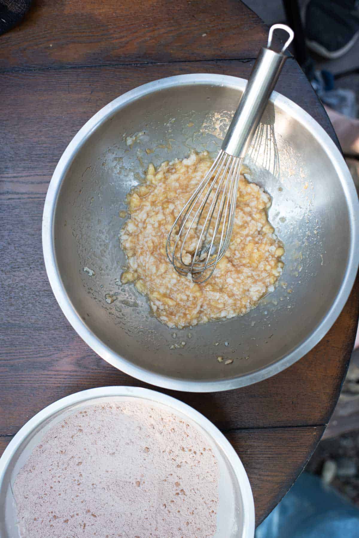 mashed banana in bowl